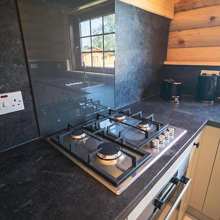 Aspen Lodge, Amazing New Log Cabin With Hot Tub - Sleeps 6 - Felmoor Park 莫珀斯 客房 照片